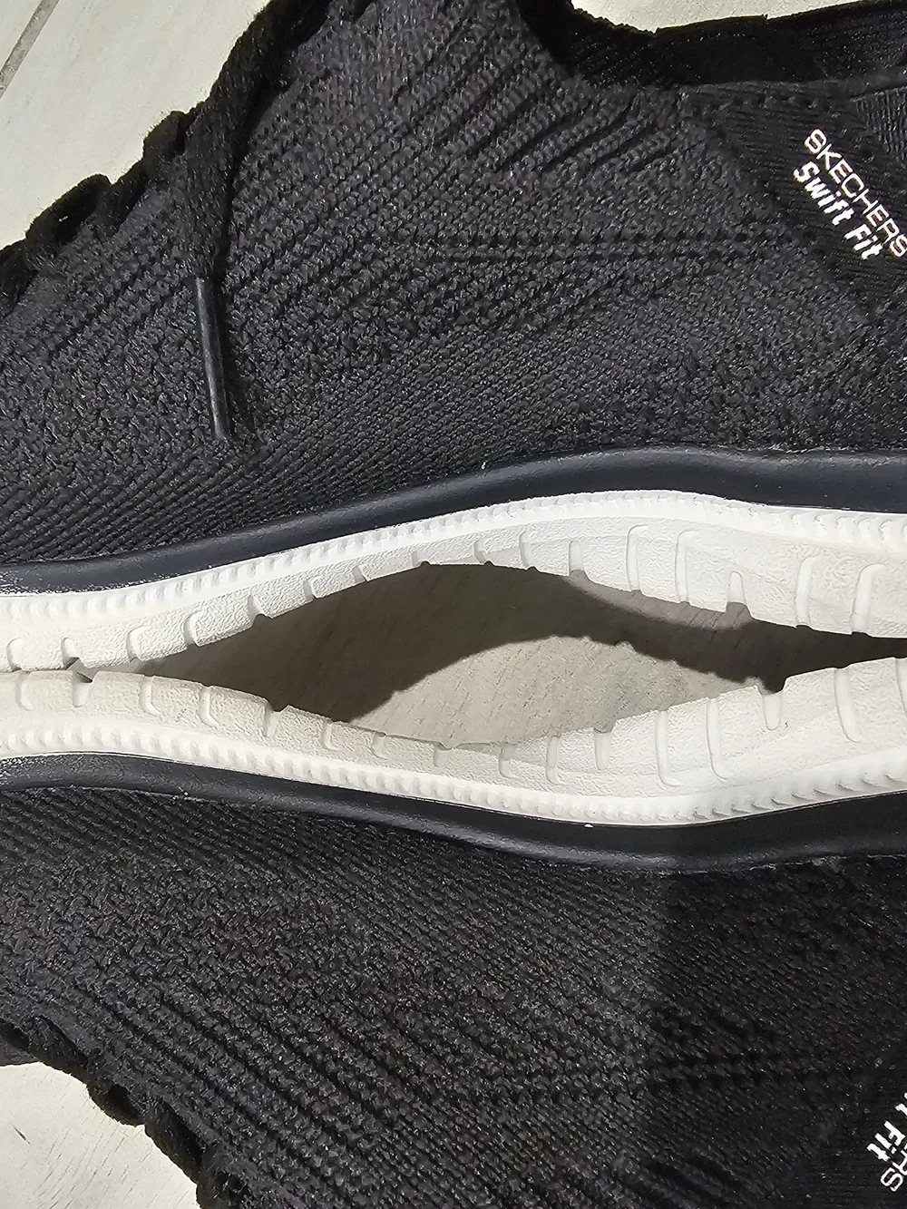 Skechers Swift Fit Womens Black Knit Slip-On Hands Free Sneakers Size 8